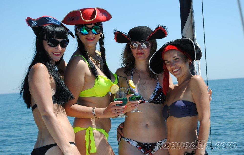 Пиратская вечеринка на яхте, фото