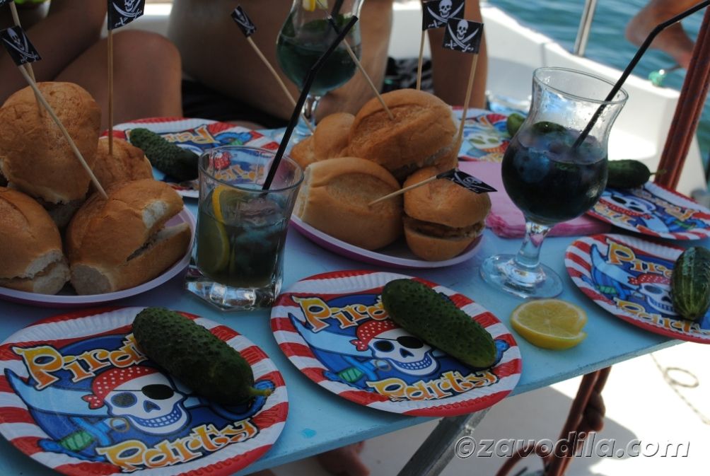 Пиратская вечеринка на яхте